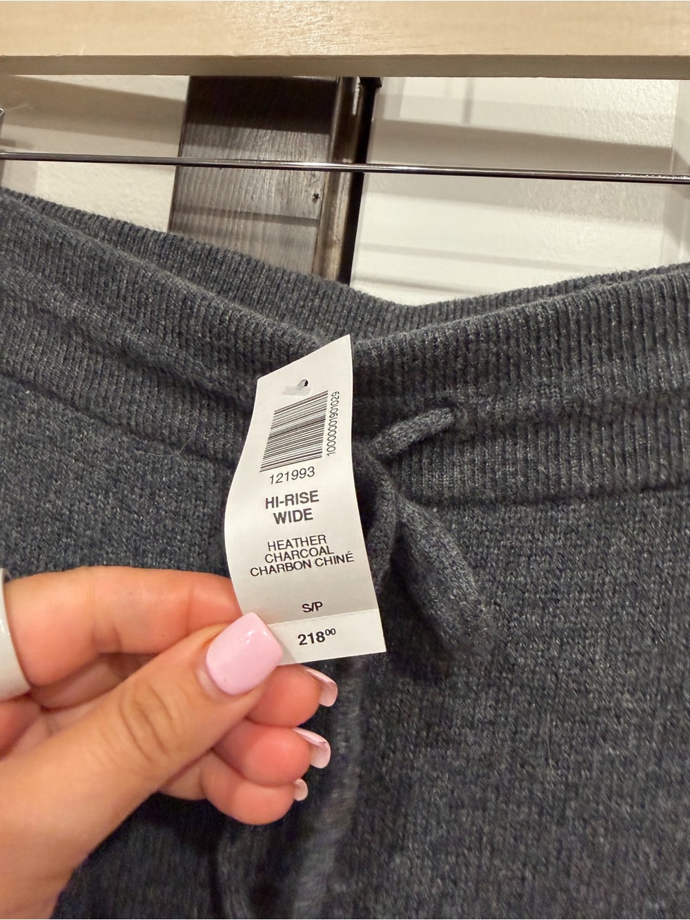 Aritzia HI-RISE WIDE
HEATHER CHARCOAL
CHARBON CHINÉ
100% cashmere - Picture 2 of 3